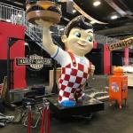 Bob's Big Boy Statue